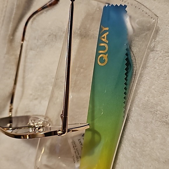 Quay Polarized Sunglasses - Picture 4 of 11